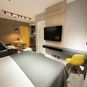Apartamento Moderno - Jardins: Cama Queen, Ar E Garagem, São Paulo